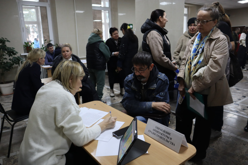 Мобильная приемная в Архипо-Осиповке приняла 76 граждан Мобильная приемная в Архипо-Осиповке приняла 76 граждан