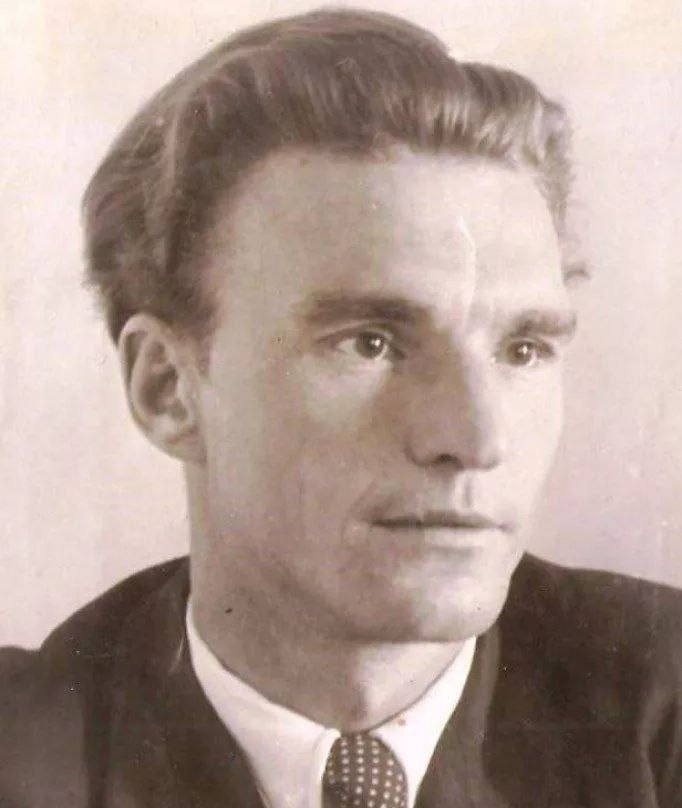 В рамках проекта Совета молодых депутатов Думы Геленджика "Улица имени Героя" продолжаем рассказывать чьими именами названы улицы и учреждения города воинской доблести Геленджик. В рамках проекта Совета молодых депутатов Думы Геленджика "Улица имени Героя" продолжаем рассказывать чьими именами названы улицы и учреждения города воинской доблести Геленджик.