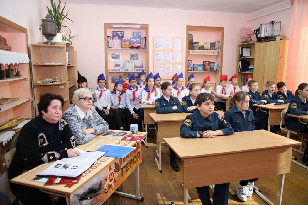 Дочь Героя Советского Союза посетила школу в Адербиевке, носящую его имя