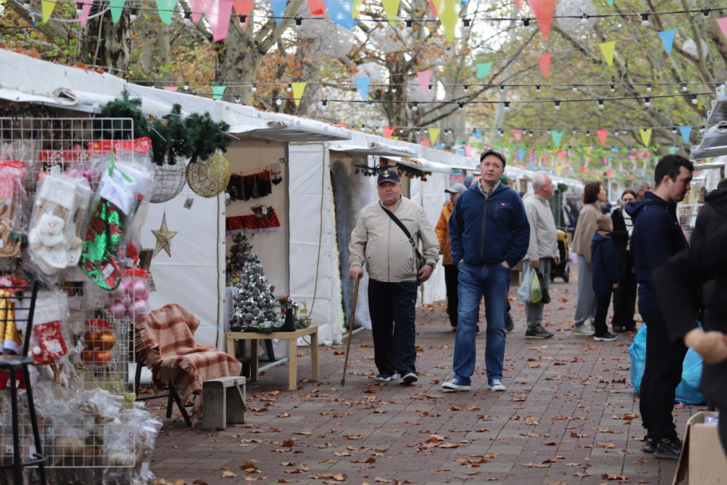 Новогодняя ярмарка готовится к открытию