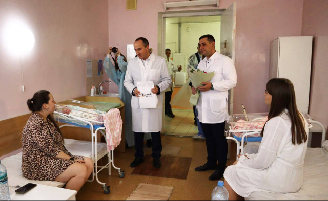 Глава Геленджика поздравил мам с наступающим праздником