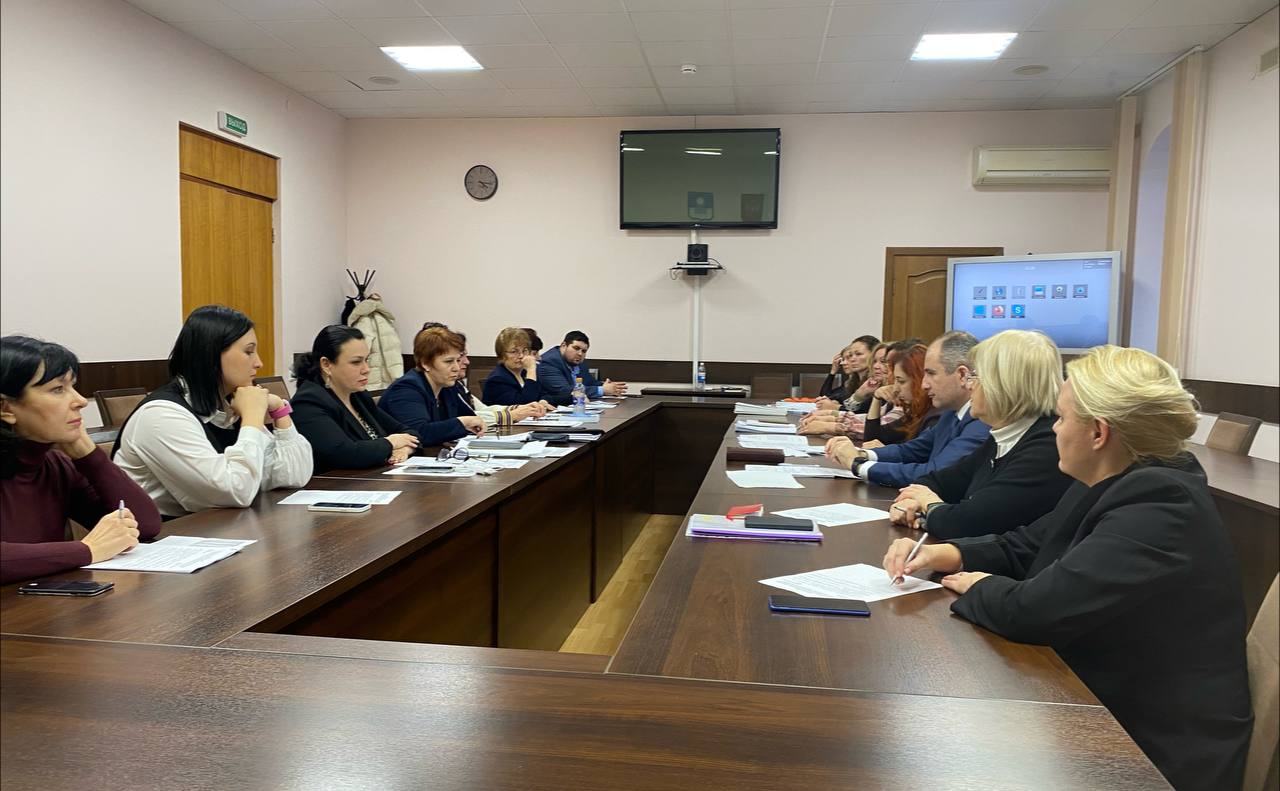16 января на комиссии по образованию Думы Геленджика обсудили инициативу управления образования и КубГУ об открытии педагогической специальности в колледже. 