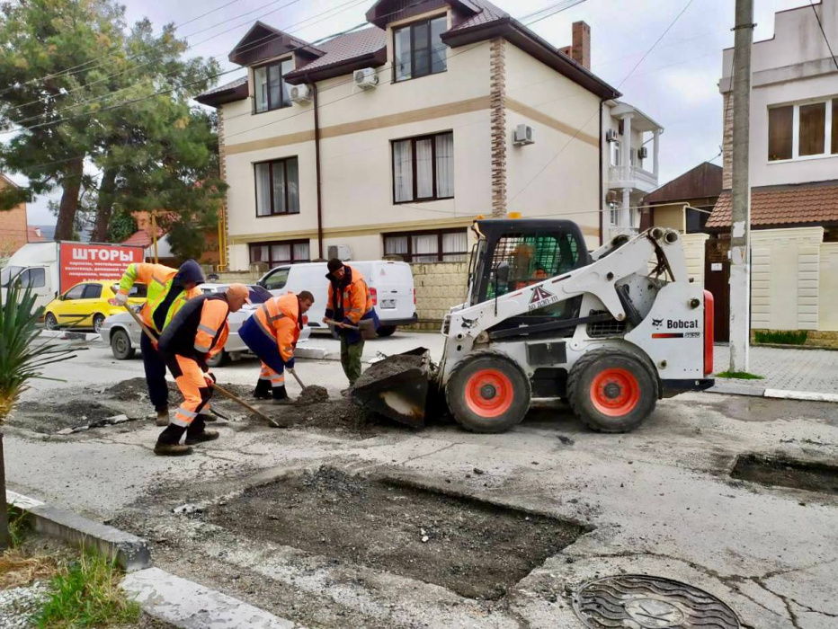 В Геленджике ведется ремонт дорог