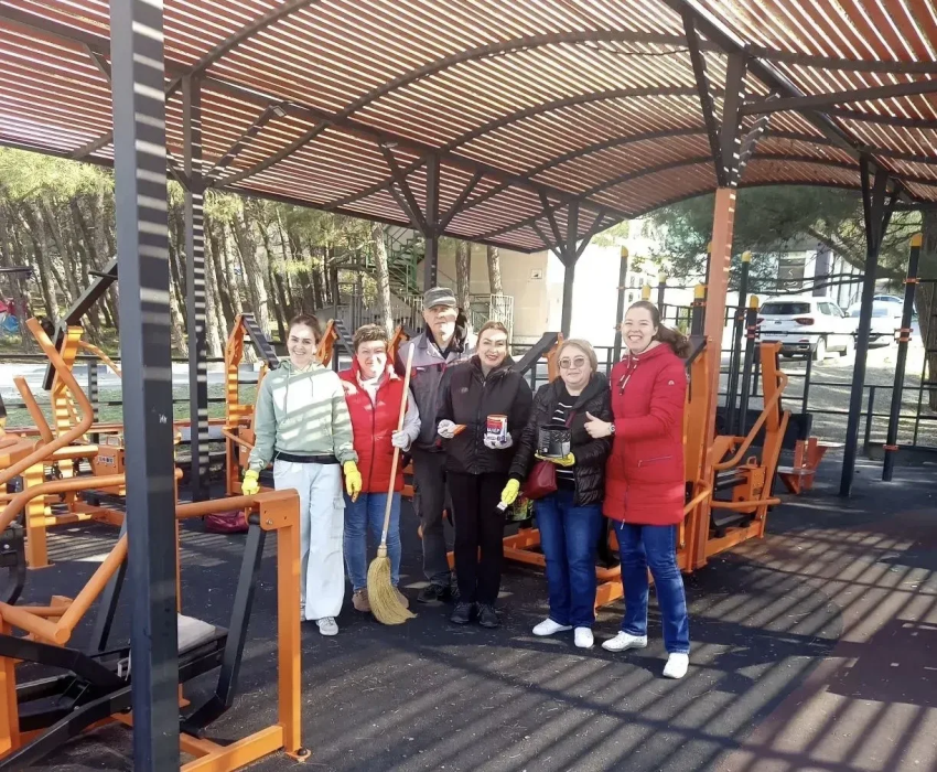 Спортсмены Геленджика вышли на субботник