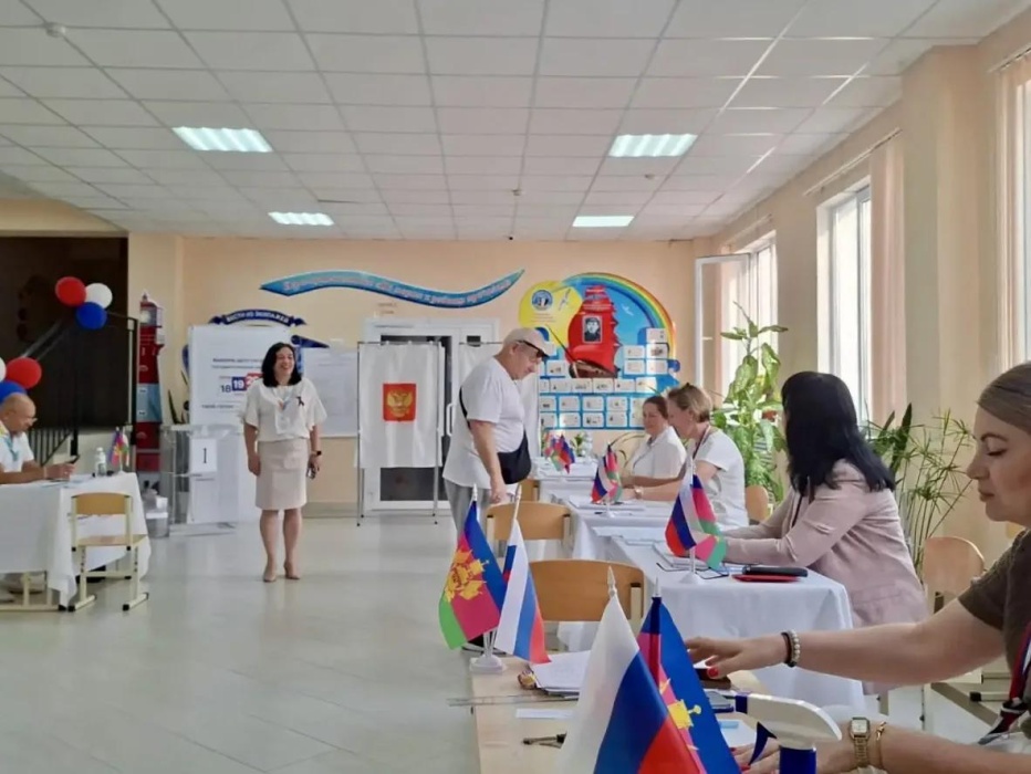 На избирательных участках Геленджика уже первые голосующие