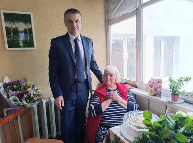 В Дивноморском с 95-летним юбилеем поздравили долгожительницу