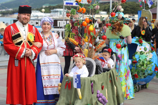 Международный день семьи в Геленджике отметили Парадом колясок