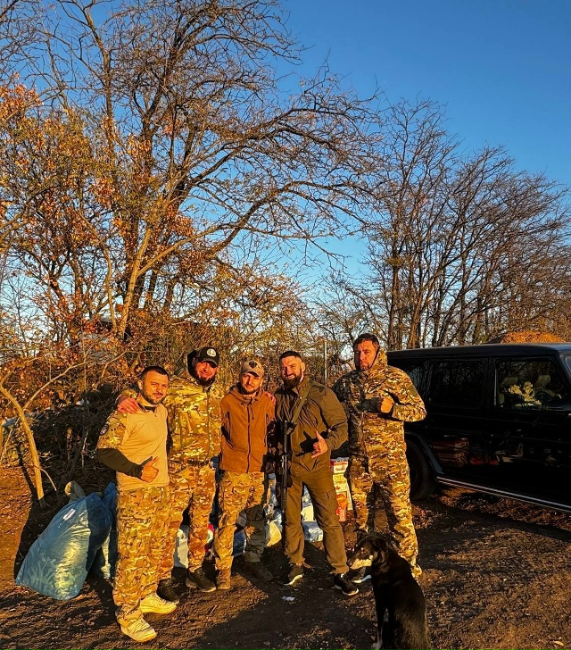 Депутат Думы Геленджика Анастас Николаиди и член Экспертного совета при Думе Юрий Кузьмин отвезли гуманитарную помощь на Запорожское направление.