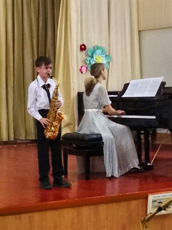 В Детской школе искусств Геленджика состоялось открытие  II летней творческой школы академического саксофона Александры Булатовны Петровой. 