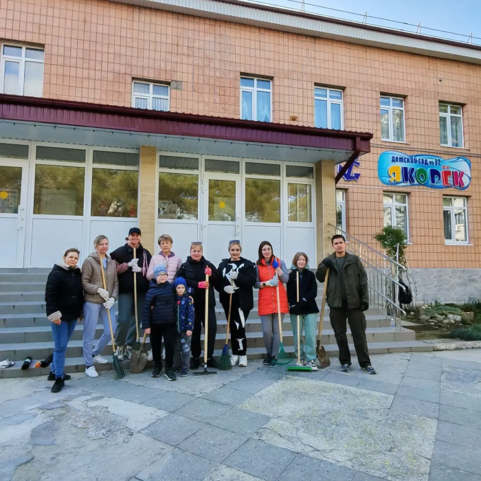 Субботник в детских садах объединил поколения