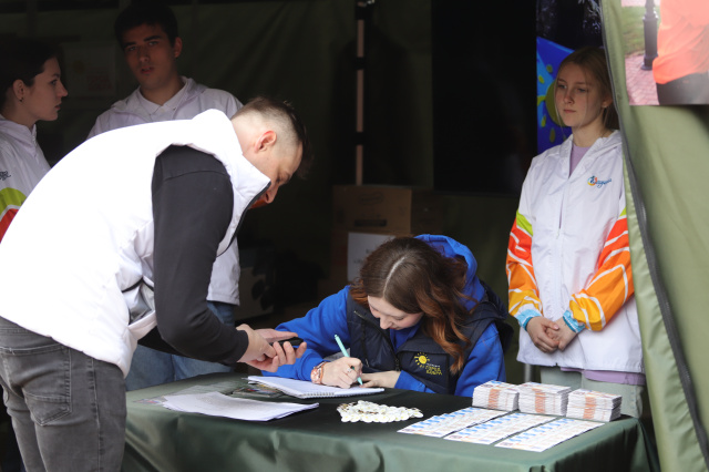 В первый день работы пункта «Геленджик - город добра» собрано около 5 тонн гуманитарного груза