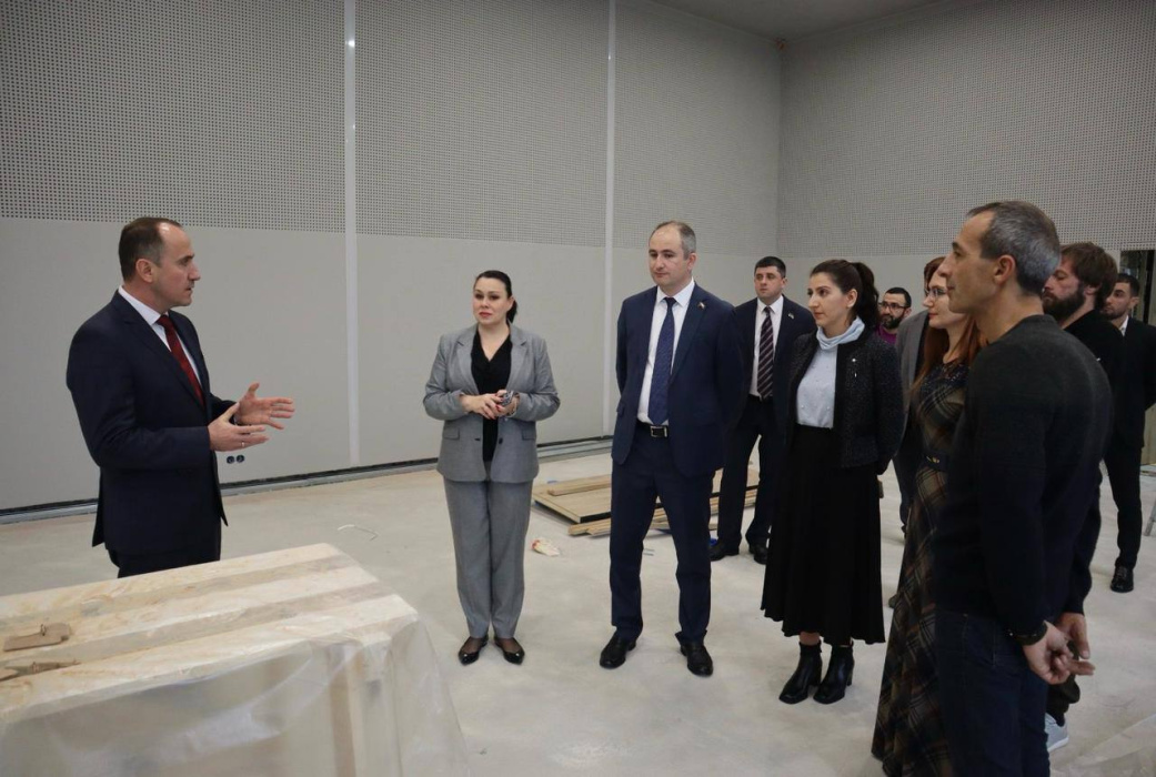 Дворец культуры Геленджика обновляется Дворец культуры Геленджика обновляется