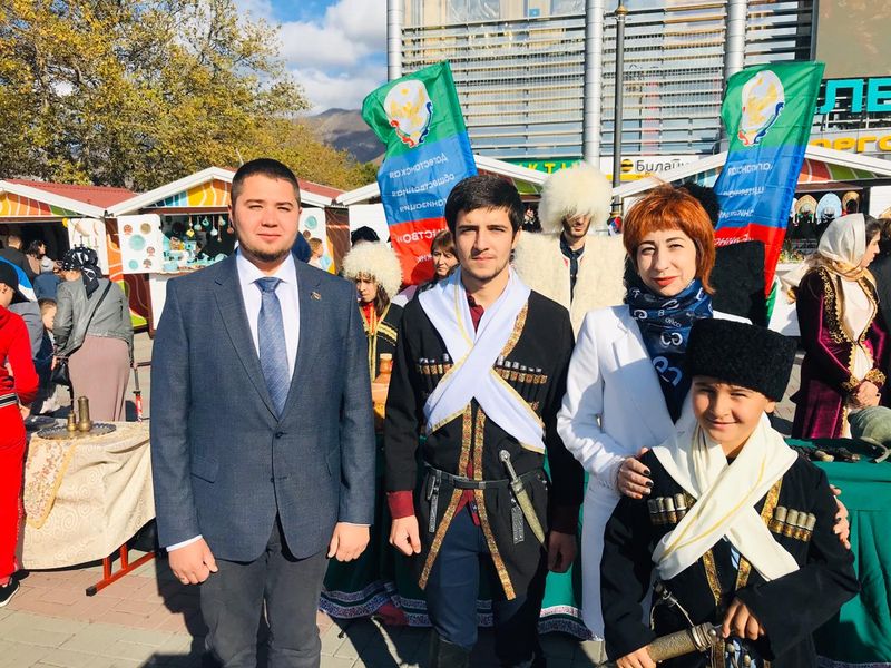 Члены Молодежного Общественного Совета при ТИК Геленджикская приняли участие в мероприятиях посвященных Дню народного единства!