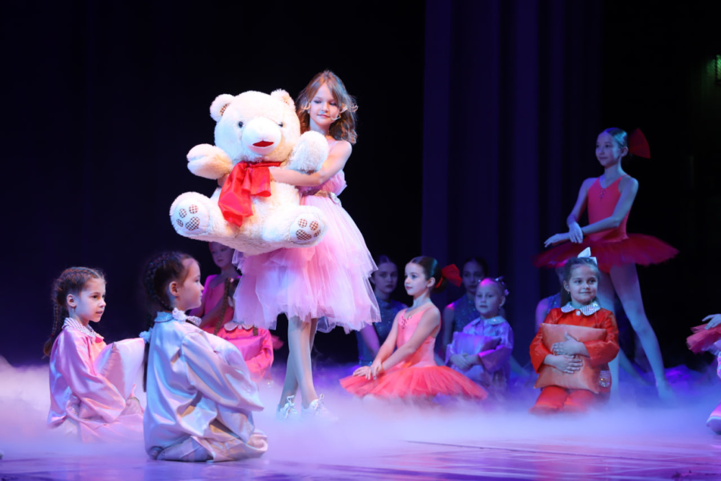 Концерт ко Дню матери во Дворце культуры