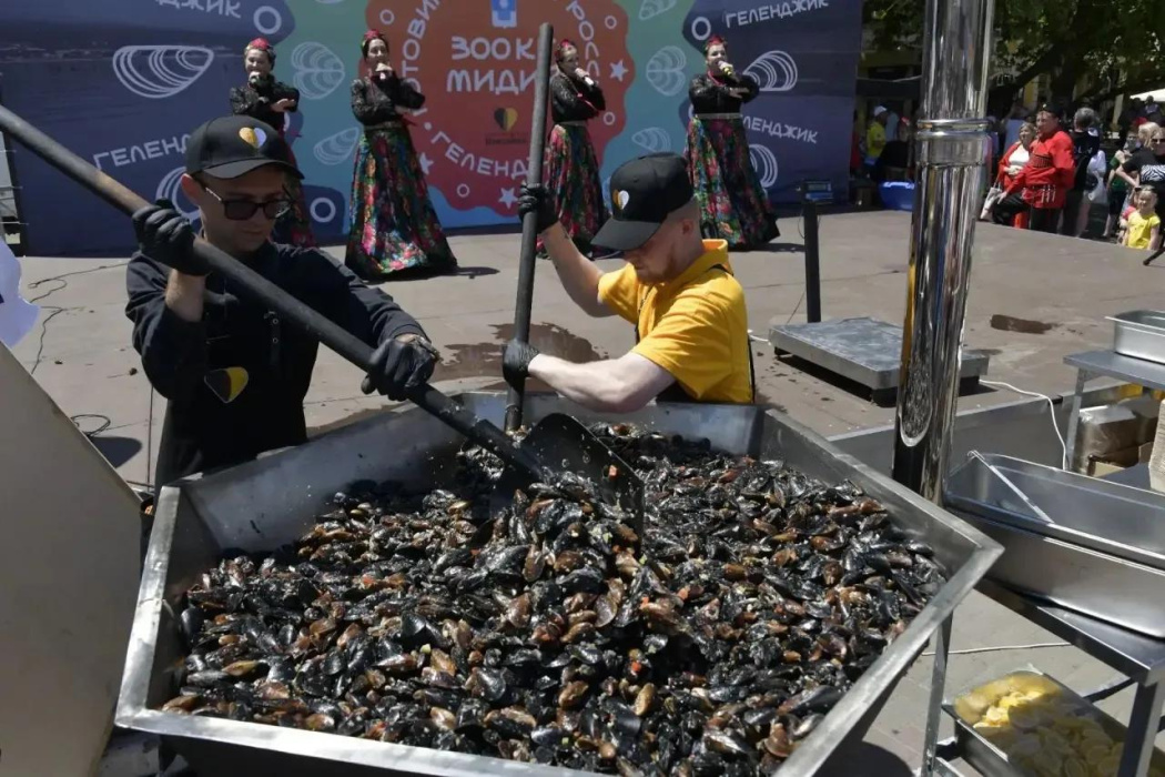 318 килограммов! Более 2000 порций! 8 поваров! 