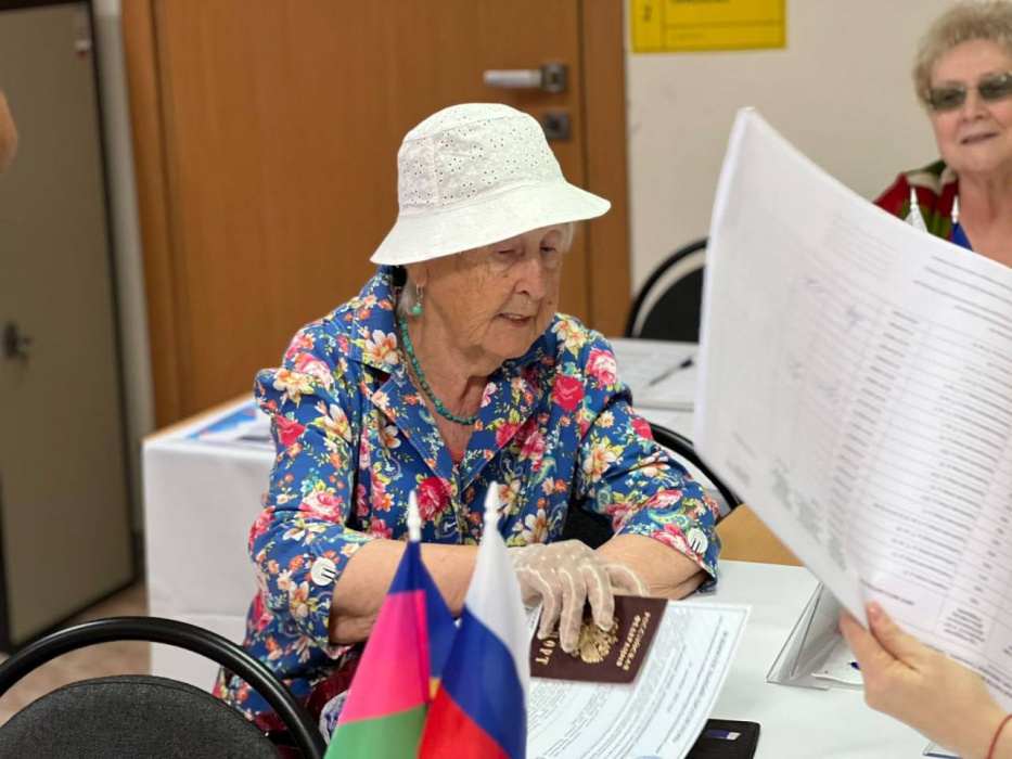 На избирательных участках Геленджика особенно активно голосуют представители старшего поколения — 69, 75, 80 и даже 90 лет На избирательных участках Геленджика особенно активно голосуют представители старшего поколения — 69, 75, 80 и даже 90 лет