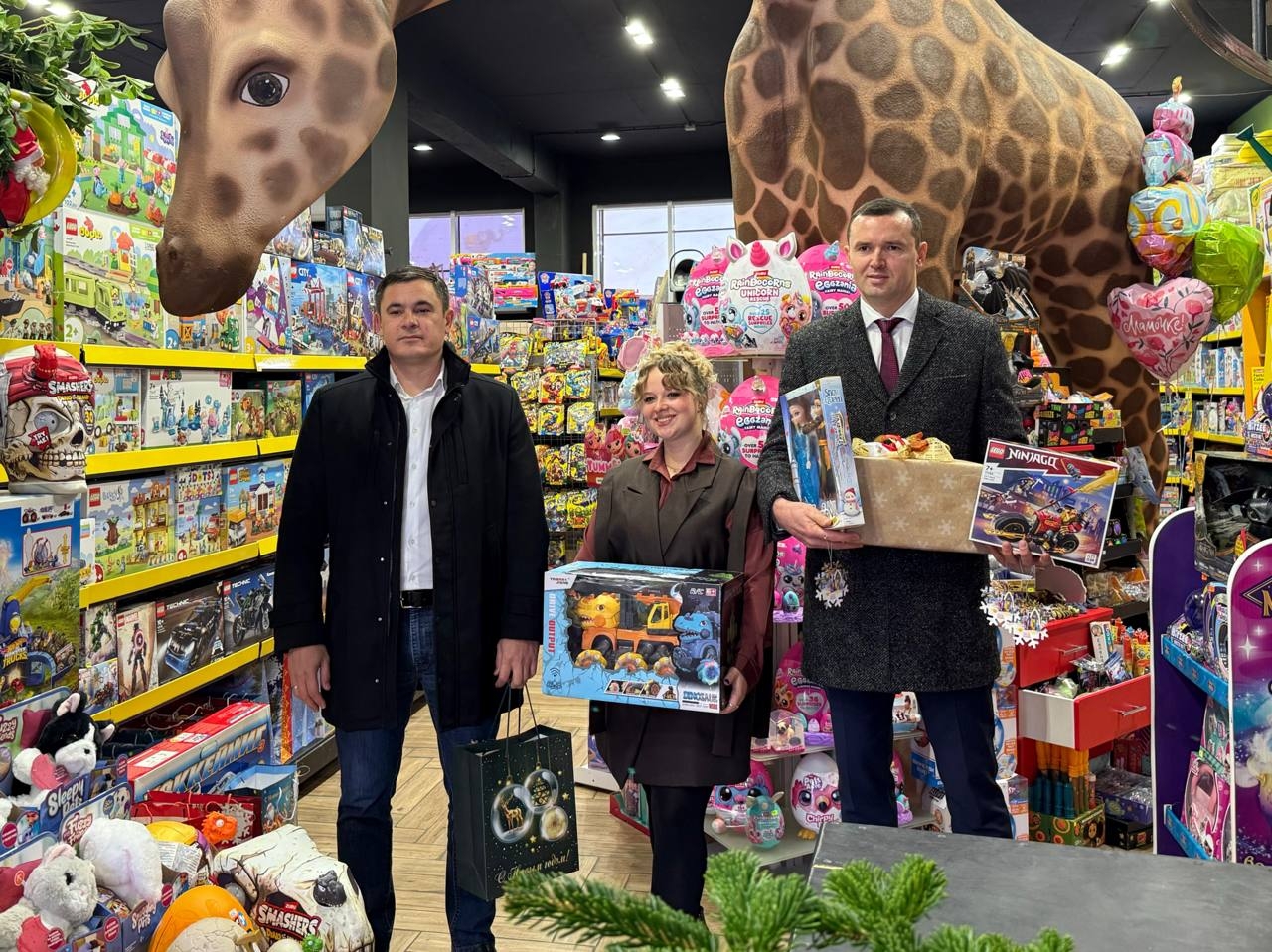 Депутаты Думы Геленджика присоединились к благотворительной акции «Елка желаний».