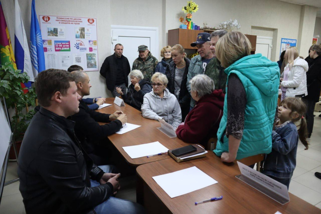 В Михайловском Перевале состоялась выездная мобильная приемная администрации Геленджика В Михайловском Перевале состоялась выездная мобильная приемная администрации Геленджика