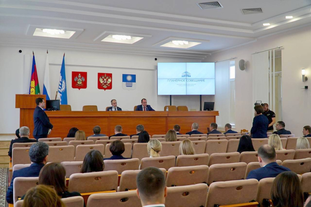 Глава Геленджика провел расширенное планерное совещание Глава Геленджика провел расширенное планерное совещание