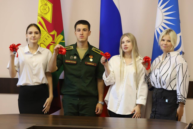 Четырем жителям курорта вручили ключи от квартир