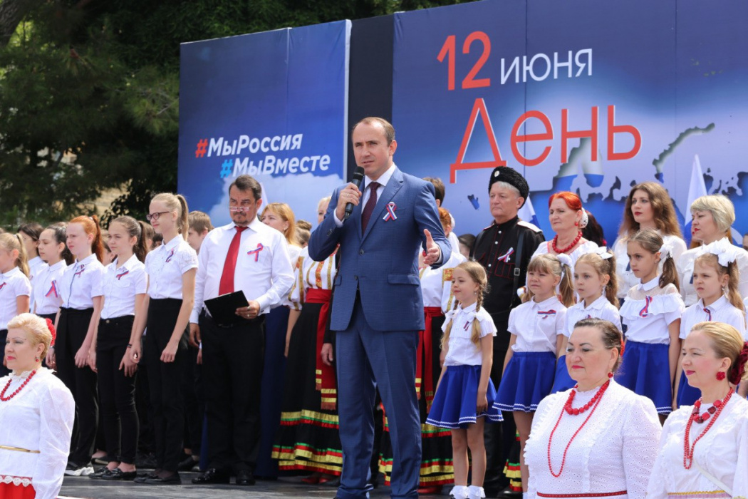 Глава Геленджика поздравил горожан с Днем России