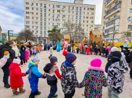 Новый год в каждый двор на детской площадке по ул. Полевая, 45