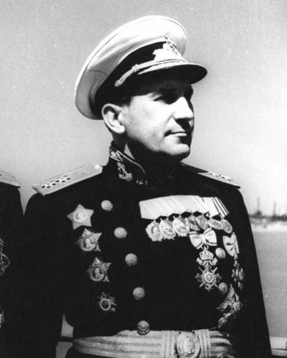 К 121-летию вице-адмирала Георгия Холостякова К 121-летию вице-адмирала Георгия Холостякова