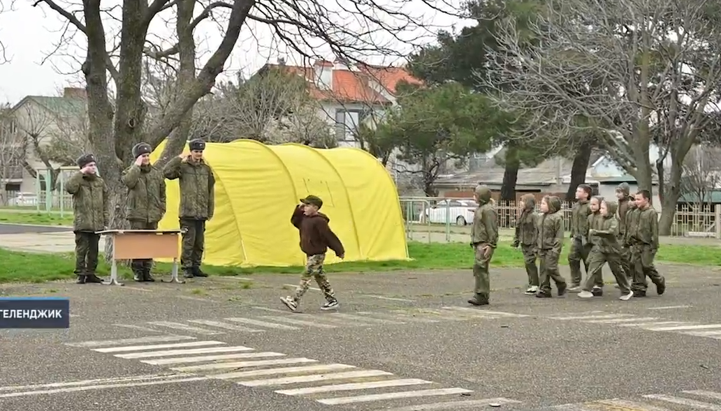 Военно-патриотическая игра «Зарница 2.0» объединила школьников Геленджика