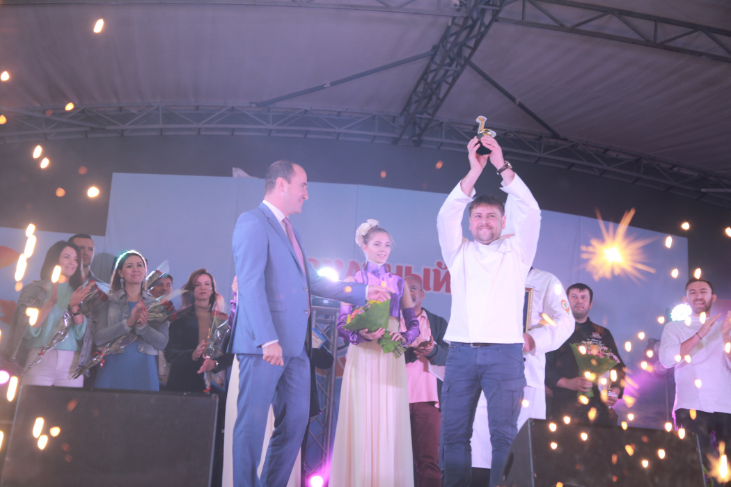 На Центральной площади курорта прошла церемония награждения победителя и призеров «Золотого половника Геленджика»