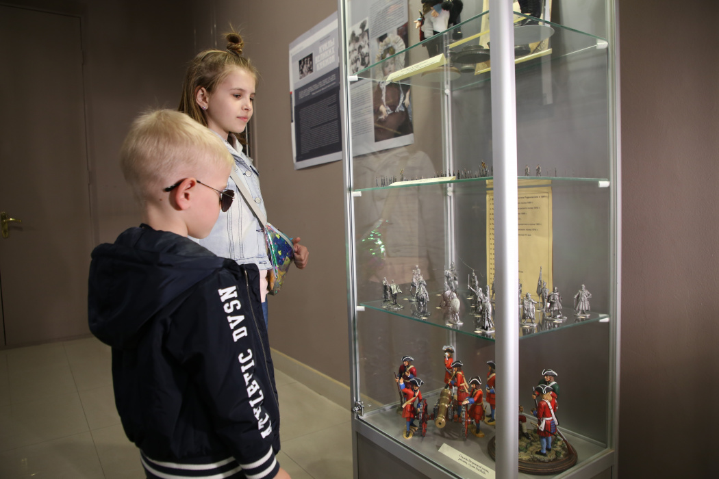 "Царские куклы" времен Николая II обосновались в музее курорта. 