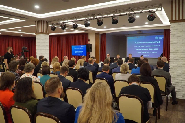 Коллегия министерств Краснодарского края проходит в Геленджике