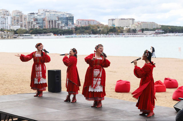 Зимние пляжи Геленджика продолжают сезон 