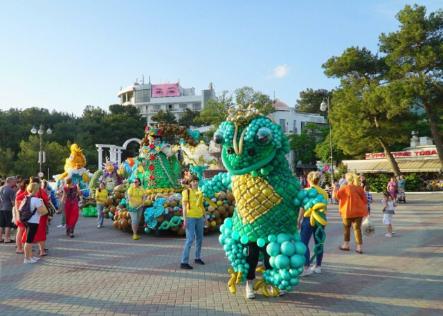 Фестиваль «Море шаров» финишировал на набережной Геленджика