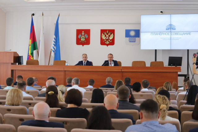  Глава Геленджика провел планерное совещание 