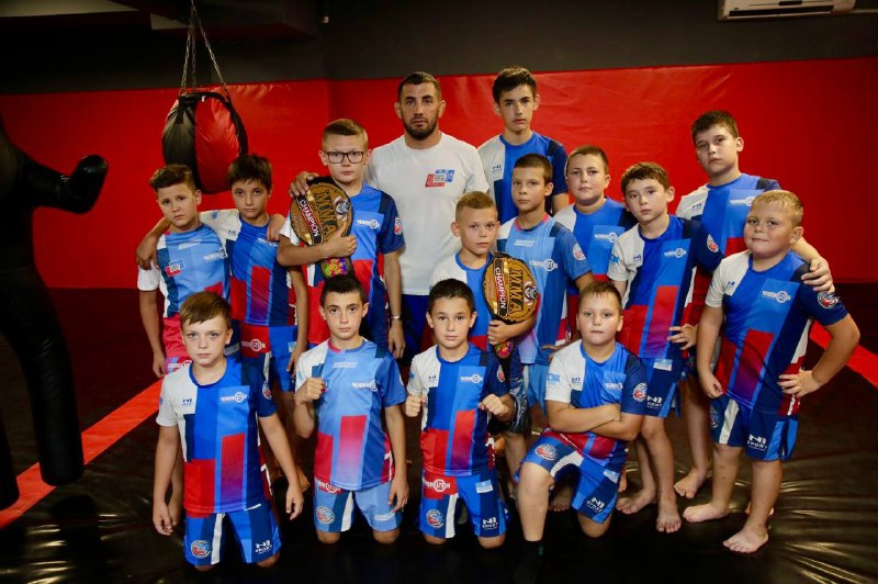 В городе Апшеронске прошли соревнования по смешанному боевому единоборству ММА «Юные Чемпионы».