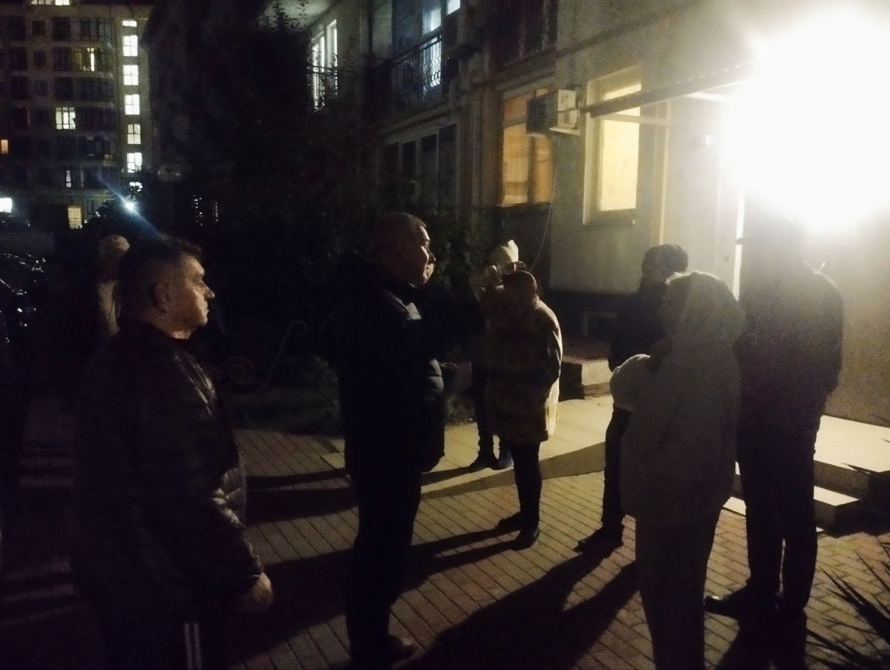 В районе ЖК "Столичный квартал" начались работы по капитальному ремонту линий наружного освещения. В районе ЖК "Столичный квартал" начались работы по капитальному ремонту линий наружного освещения.