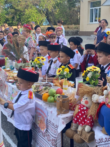 Школа №10 Геленджика провела праздничный фестиваль вареников