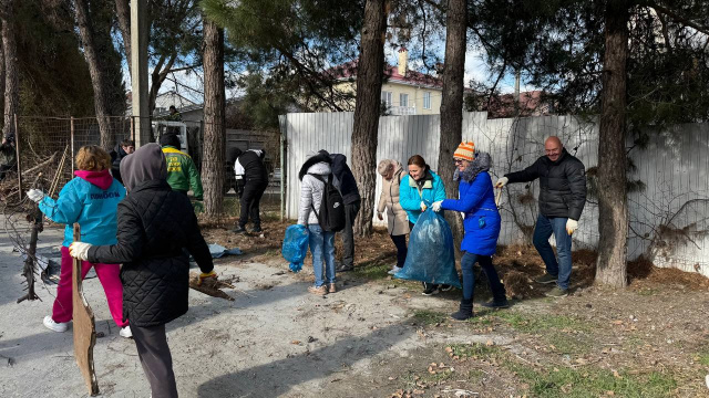 Пресса Геленджика участвует в субботнике