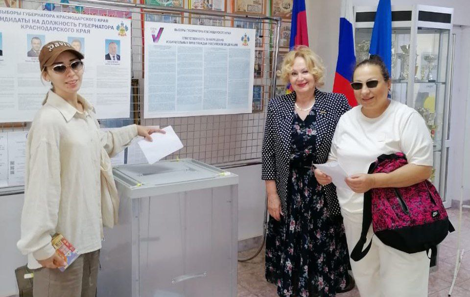 Депутаты Думы Геленджика отмечают отличную атмосферу на избирательных участках. Депутаты Думы Геленджика отмечают отличную атмосферу на избирательных участках.