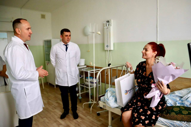 Глава курорта поздравил мам Геленджика