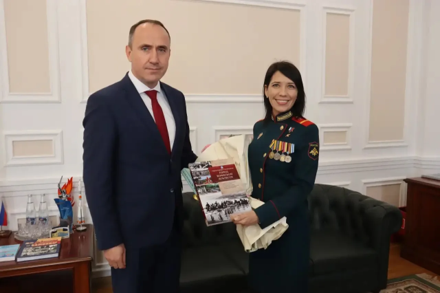 Глава Геленджика встретился с Героем России Людмилой Болилой