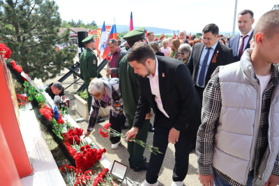 Почтили память защитников