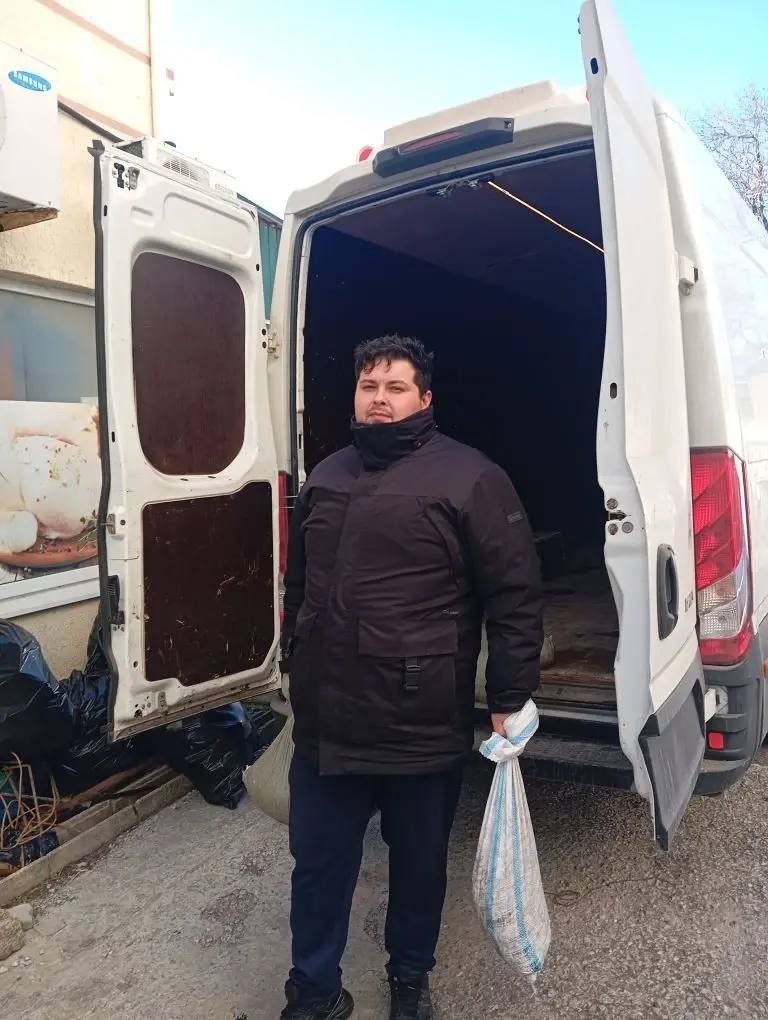 Сергей Владимирович Гусев, член Совета молодых депутатов Думы Геленджика, отвез поражающие элементы для операторов БПЛА в волонтерский центр "Всё для фронта".