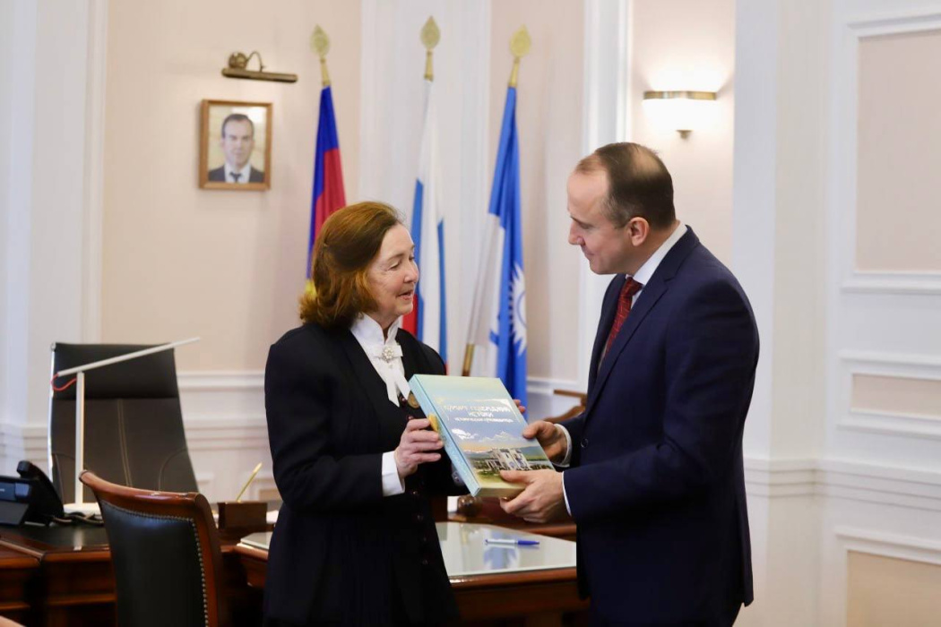 Глава Геленджика встретился с матерью погибшего при выполнении служебного долга в Чеченской Республике