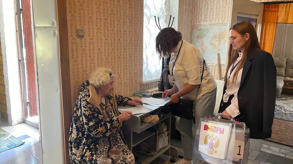 Геленджичане голосуют и на дому Геленджичане голосуют и на дому